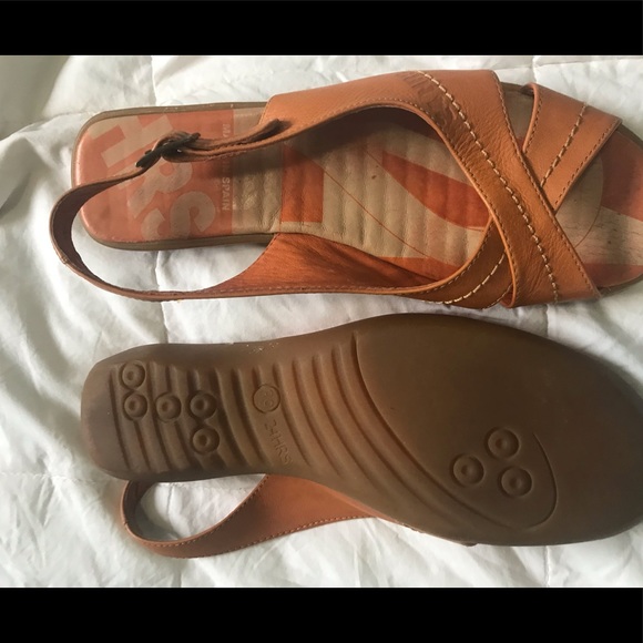 Comfortable orange leather Sandals - Picture 2 of 6